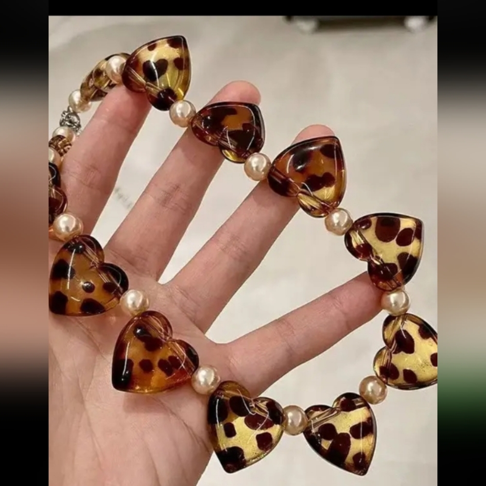 LOW START ACRYLIC/PEARL HEART BIB NECKLACE AMBER 18-IN